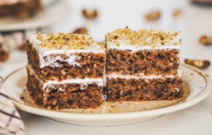 Фитнес рецепт: Пахуљаста торта од шаргарепе са орасима и кремом од ваниле